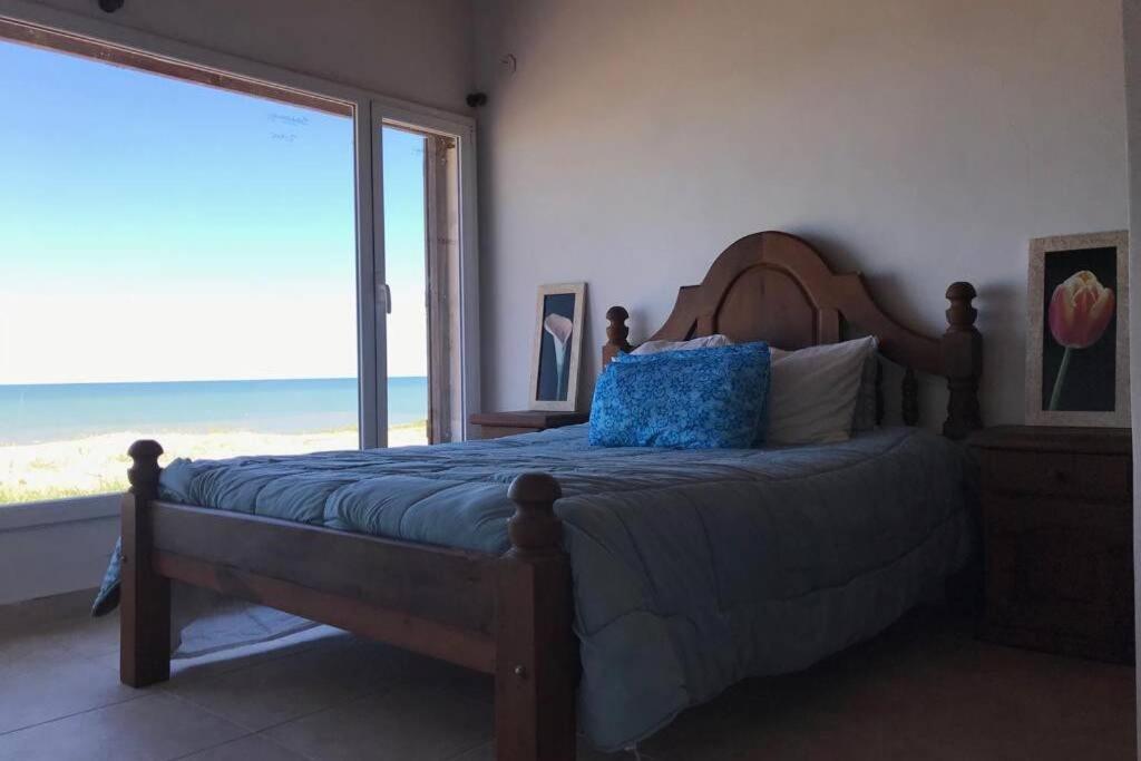 Hermosa Casa Sobre La Playa En Mar Chiquita, Bs As Holiday home *